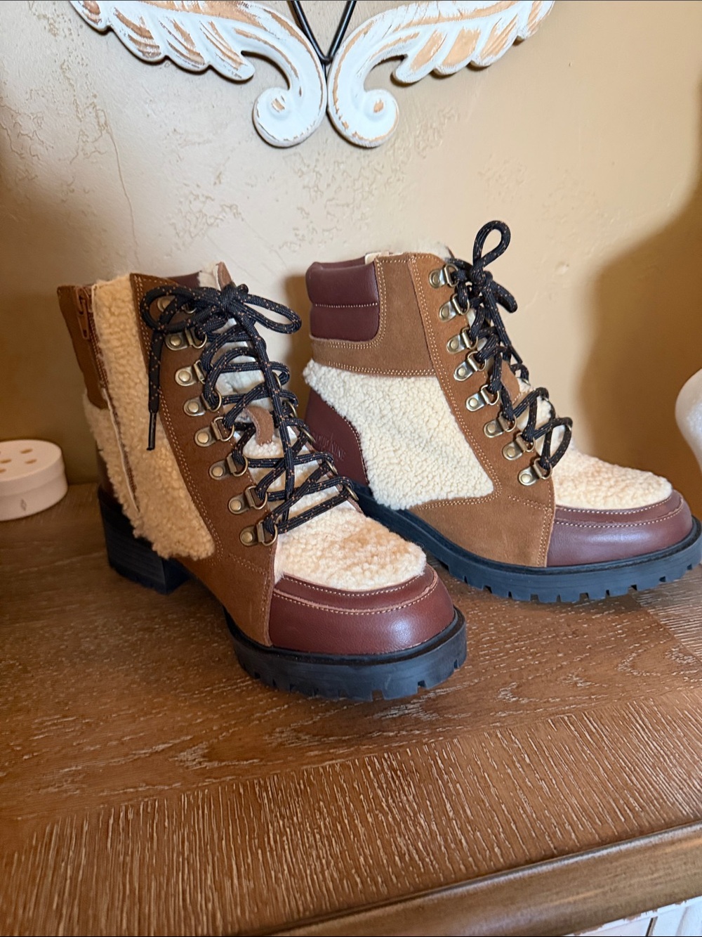 Womens Lace-Up Shearling Accent Hiking Ankle Boots - Brown/Cream